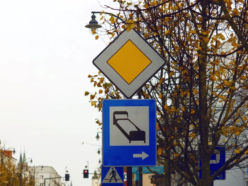 Co warto wiedzieć o znakach drogowych z rowerem i ich znaczeniu?