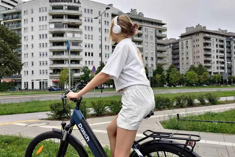 Czy jazda na rowerze w słuchawkach to dobry pomysł? Sprawdź, zanim wsiądziesz!