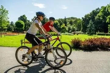Ile kalorii spalisz podczas 30 minut jazdy na rowerze? Sprawdź to!