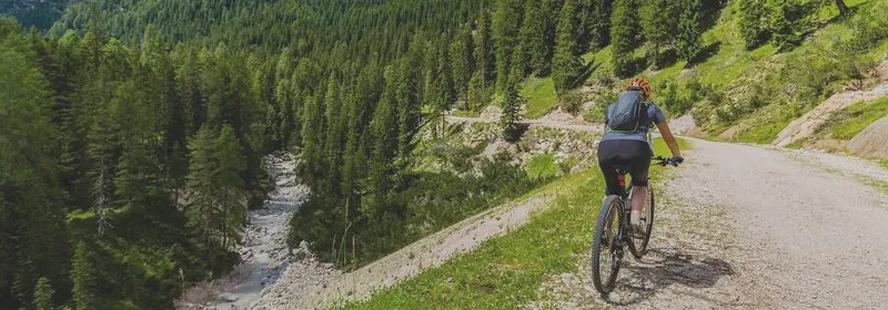 Jak odkrywać malownicze trasy rowerowe z wykorzystaniem map cz?