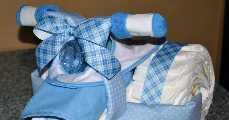 Jak stworzyć uroczy rowerek z pampersów – krok po kroku