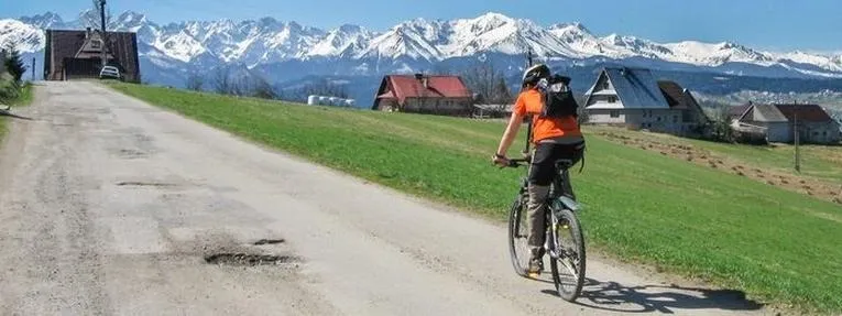 Odkryj najlepsze trasy rowerowe w Tatrach – przewodnik z mapą szlaków