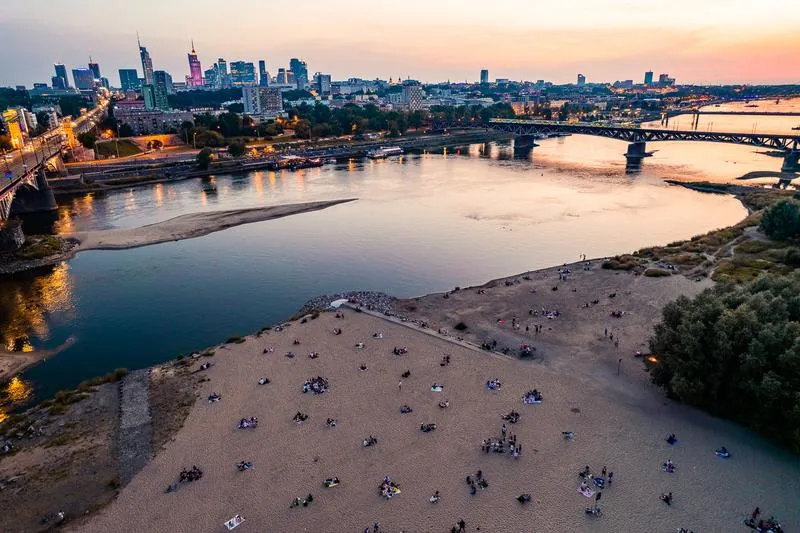 Odkryj piękno trasy rowerowej nad Wisłą w Warszawie