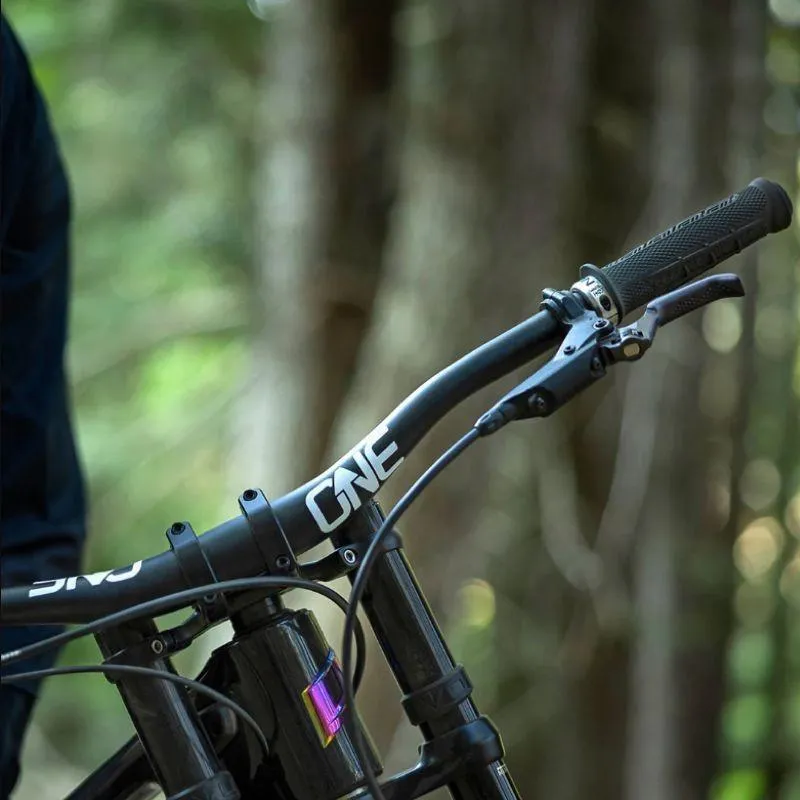 Praktyczny przewodnik: Jak złożyć kierownicę w rowerze krok po kroku