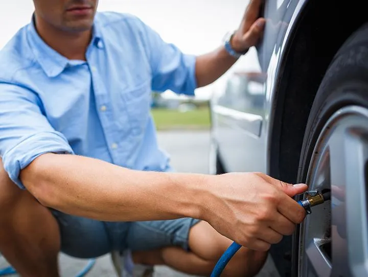 Pompowanie opon w rowerze