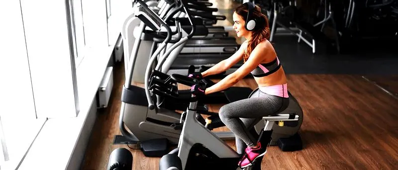 Trening na rowerze stacjonarnym