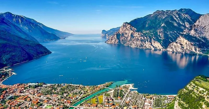 Widoki i panorama jeziora Garda